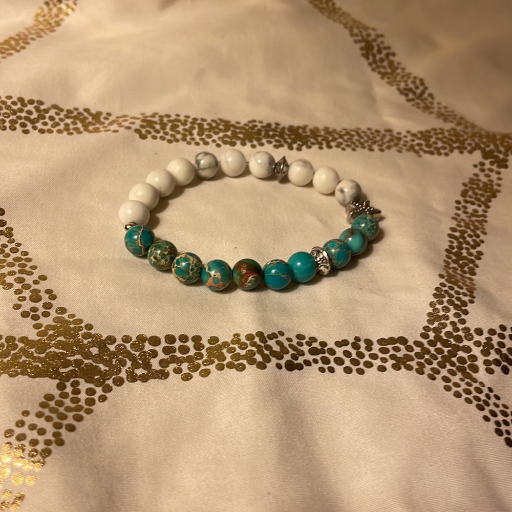 Elastic bracelet with white and teal beads with starfish bead - Picture 4 of 5